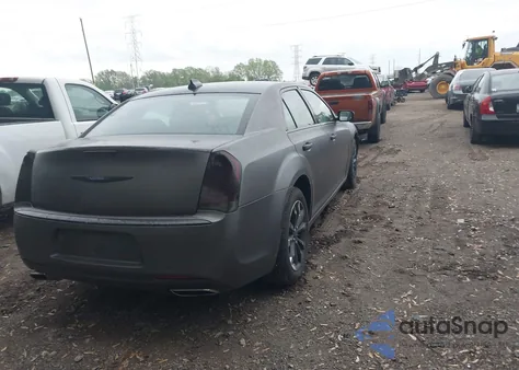 2018 Chrysler 300 Touring Awd z USA, uszkodzony, nr VIN 2C3CCARG3JH324944